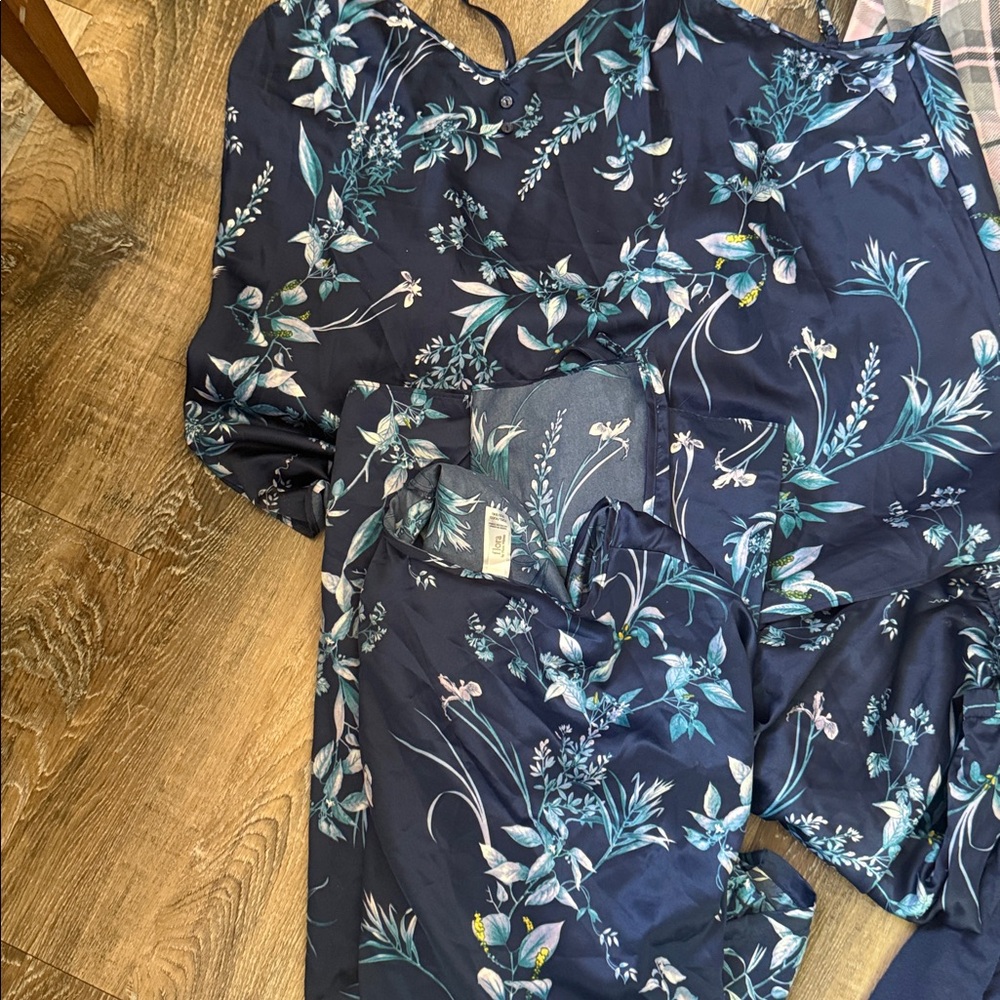 12 pieces of assorted pjs - Picture 2 of 9